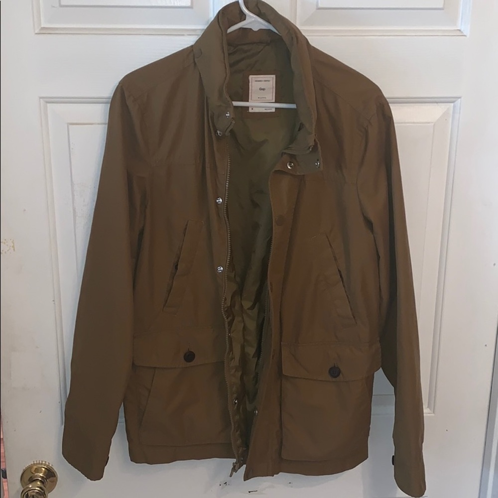 Men’s medium brown Gap jacket.